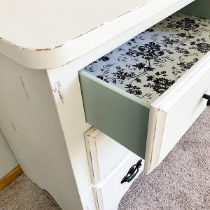 How to Use Fusion Mineral Paint - Lemons, Lavender, & Laundry